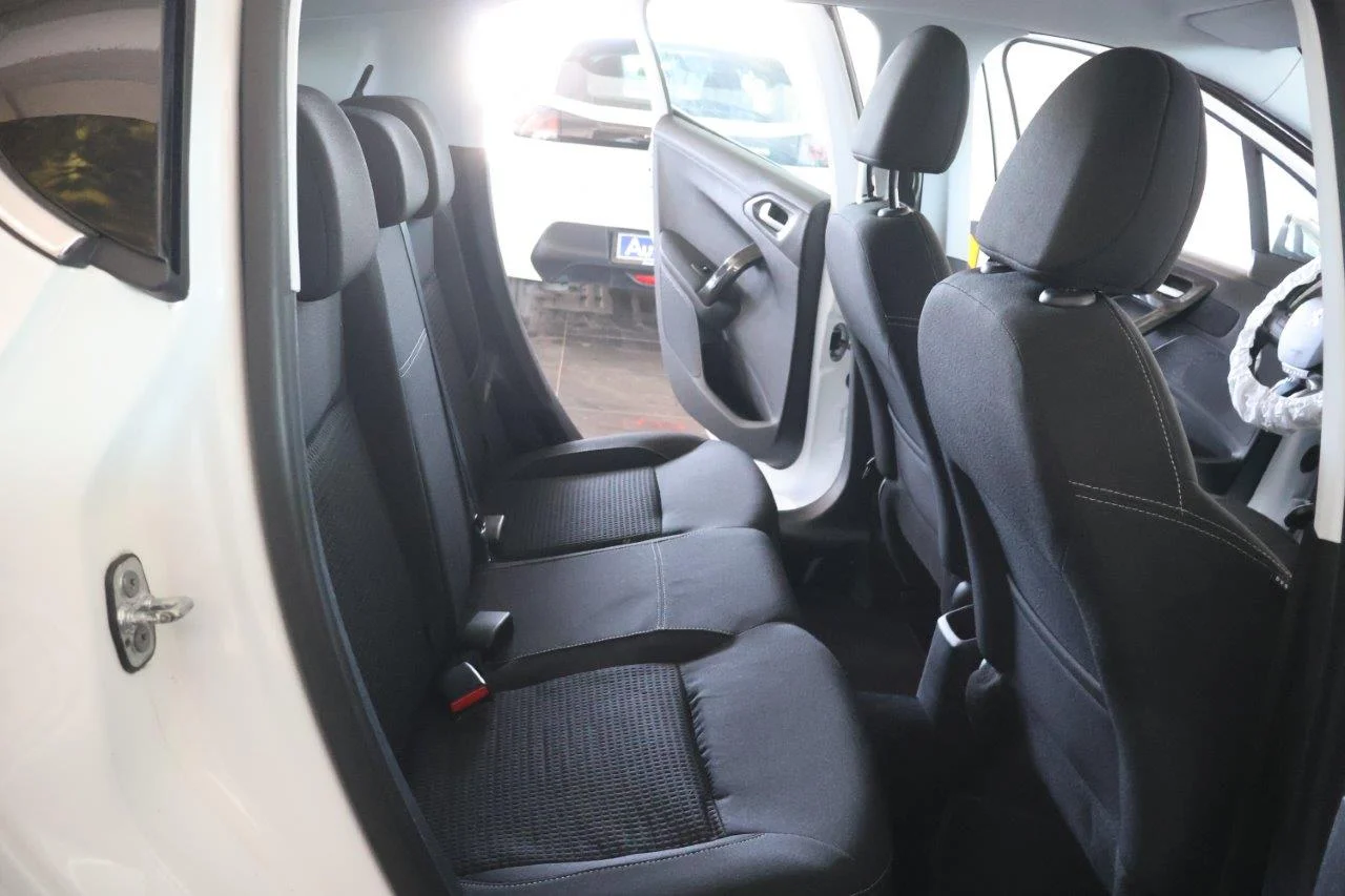 Peugeot 208 - View model 32