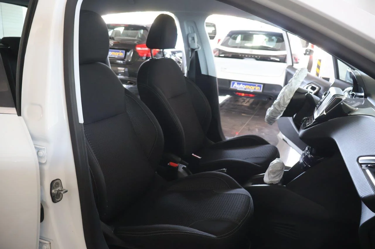 Peugeot 208 - View model 33