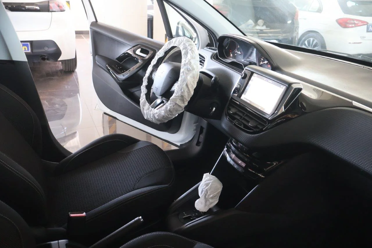 Peugeot 208 - View model 34