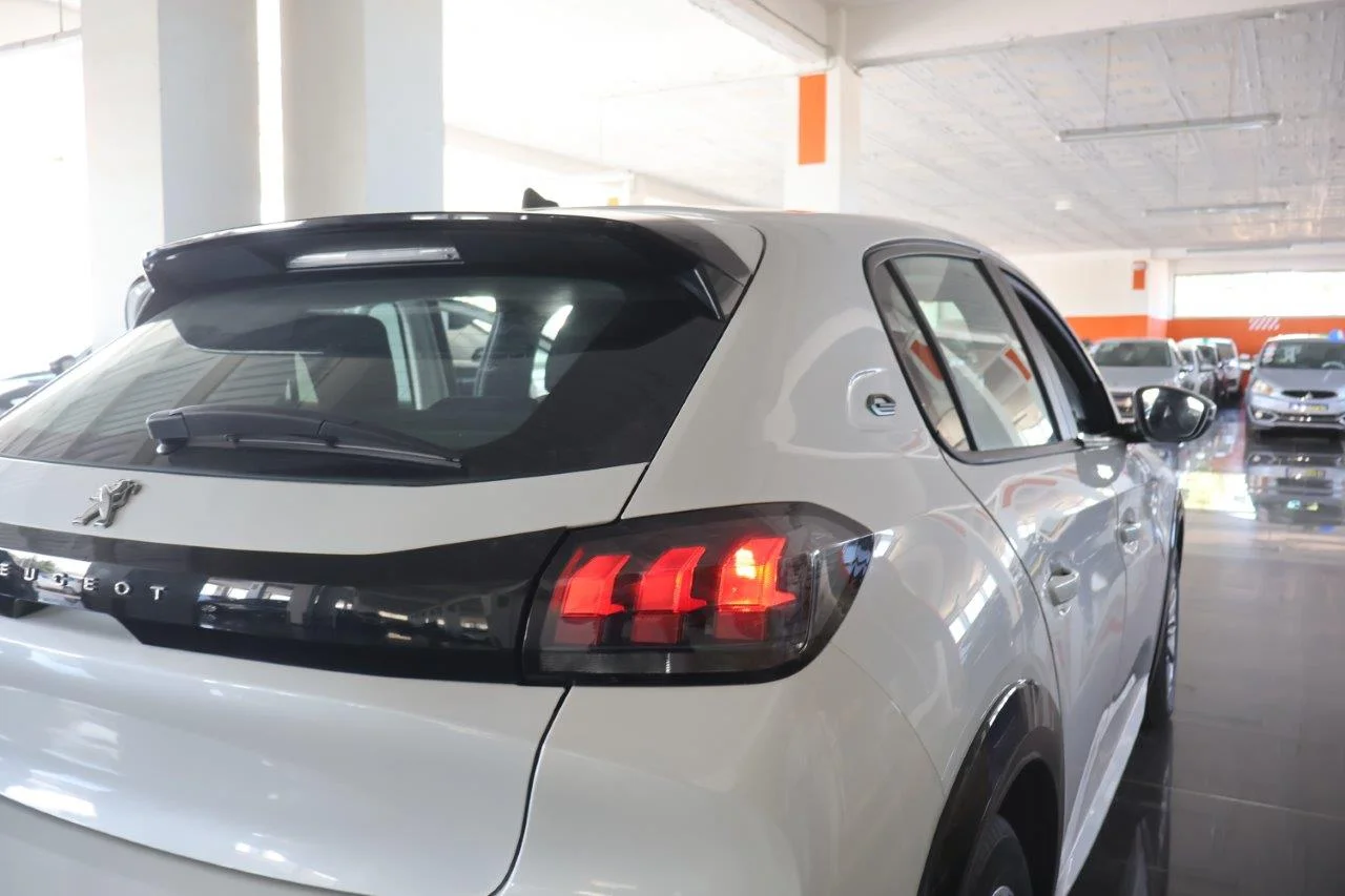 Peugeot 208 - View model 10