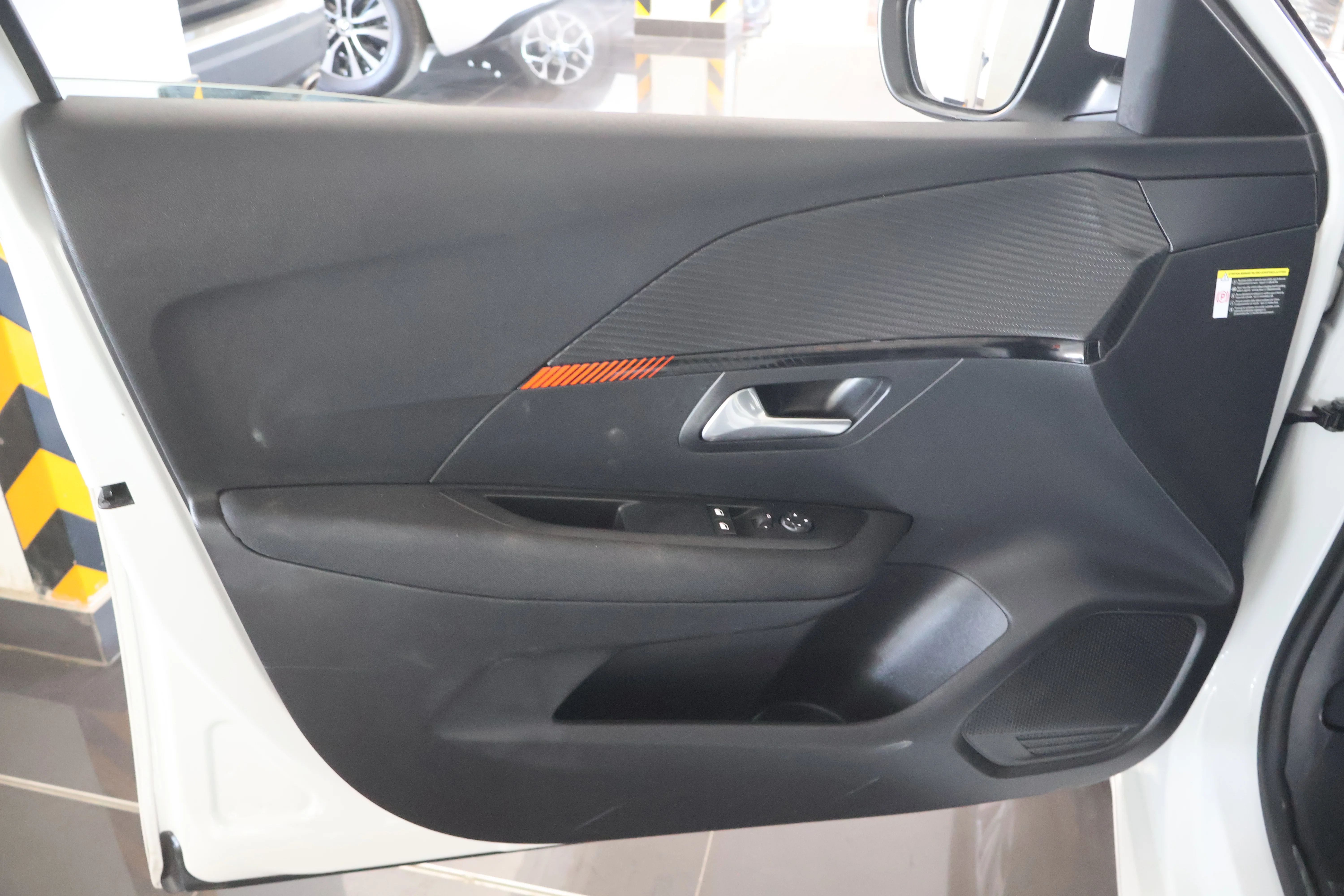 Peugeot 208 - View model 27
