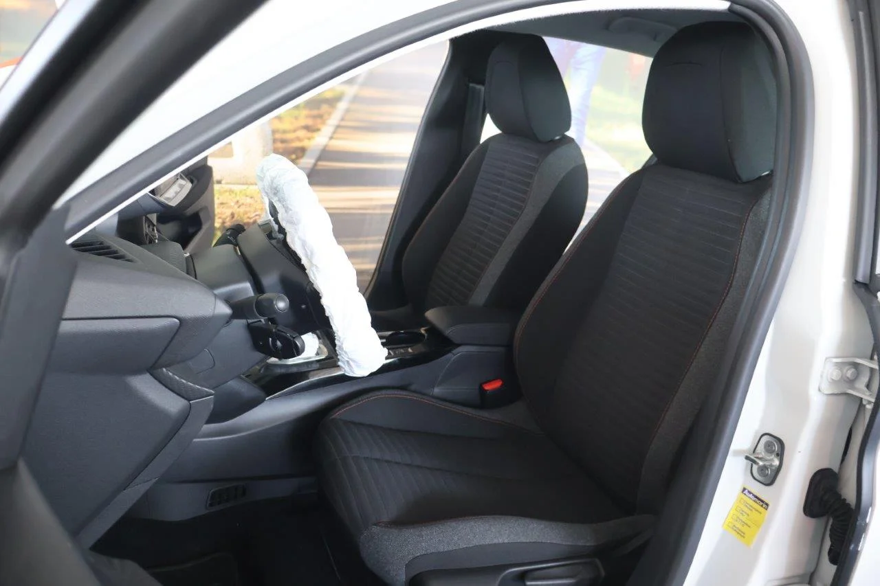 Peugeot 208 - View model 28