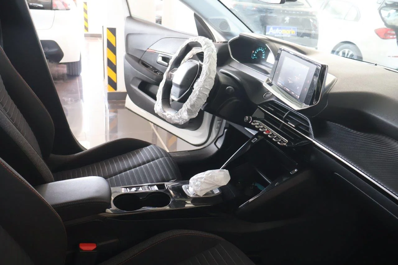 Peugeot 208 - View model 34