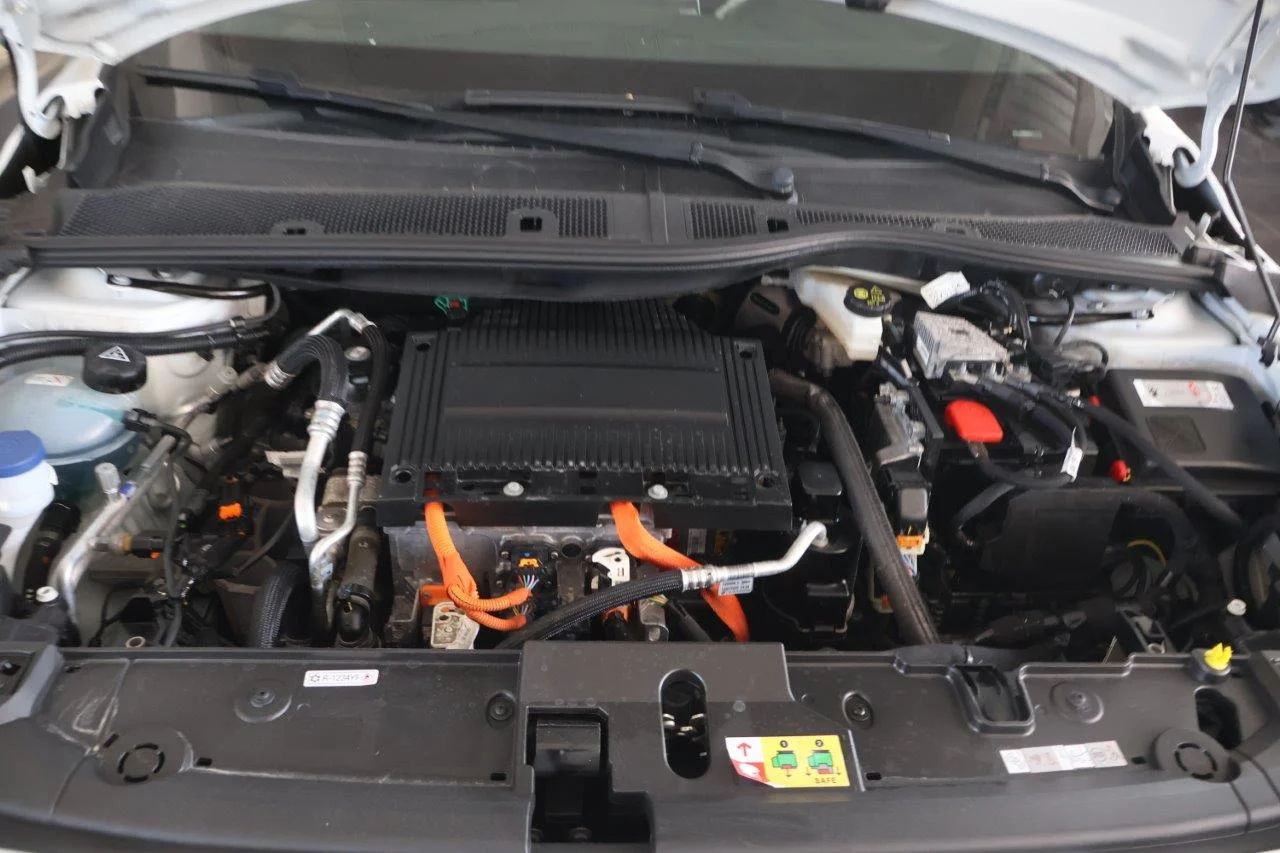 Peugeot 208 - View model 37