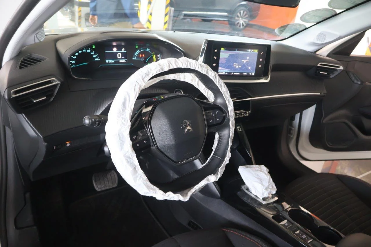 Peugeot 208 - View model 38