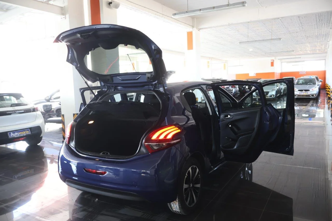 Peugeot 208 - View model 7