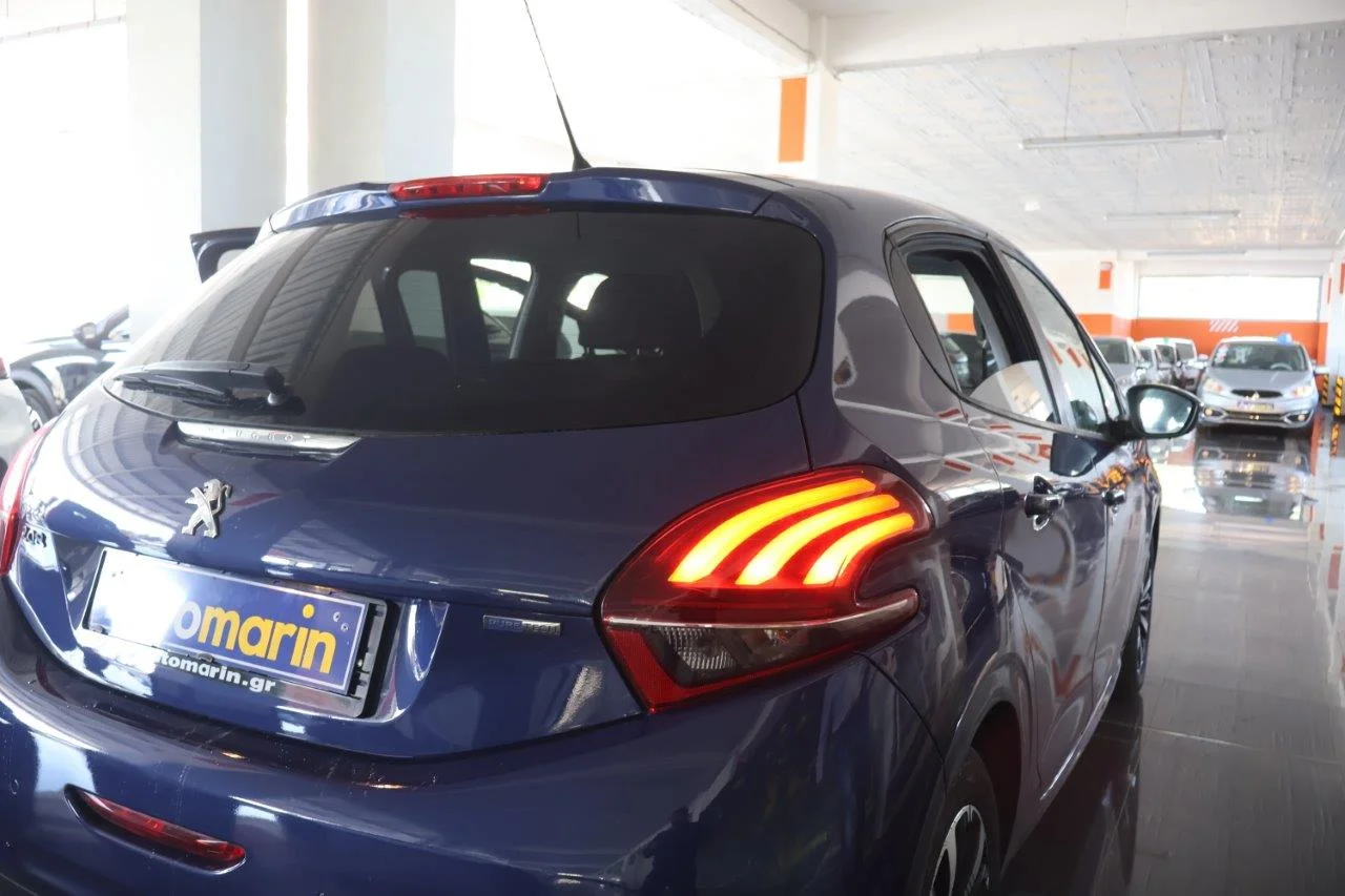 Peugeot 208 - View model 10