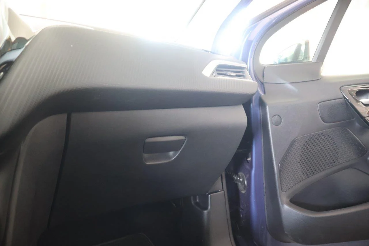 Peugeot 208 - View model 22