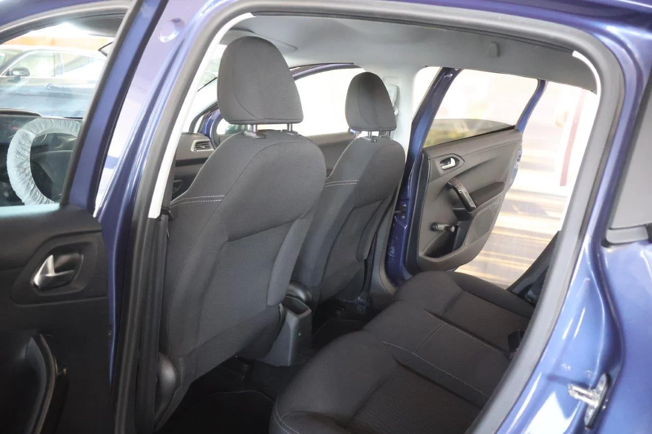Peugeot 208 - View model 25