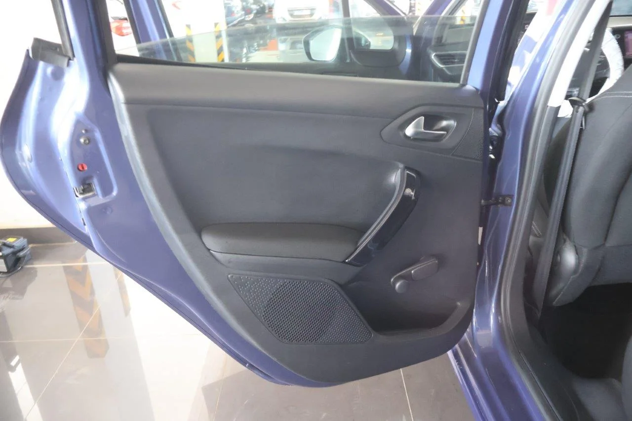 Peugeot 208 - View model 27