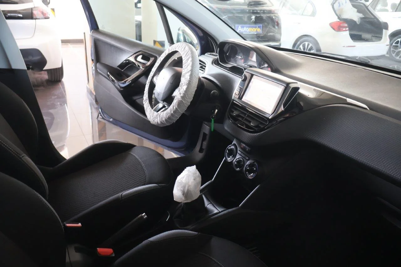 Peugeot 208 - View model 32