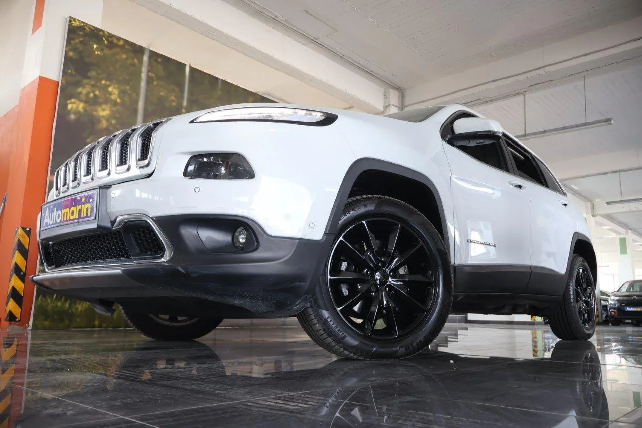 View 2 - Jeep Cherokee - 2016