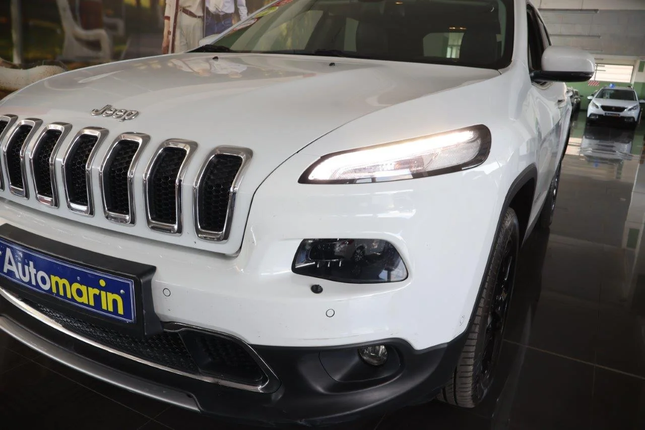 View 5 - Jeep Cherokee - 2016