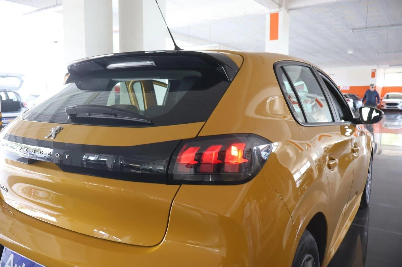 Peugeot 208 - View model 10