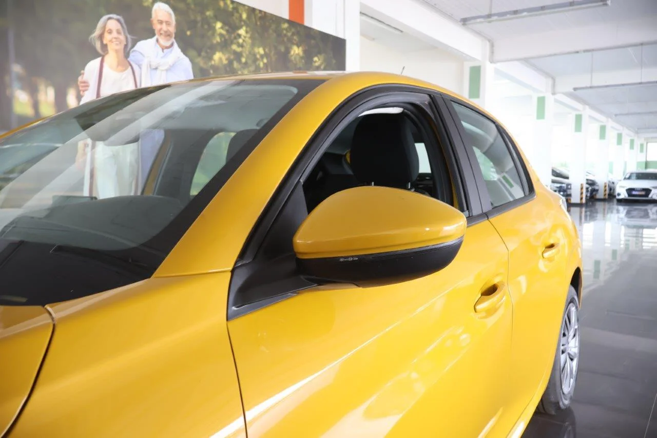 Peugeot 208 - View model 14