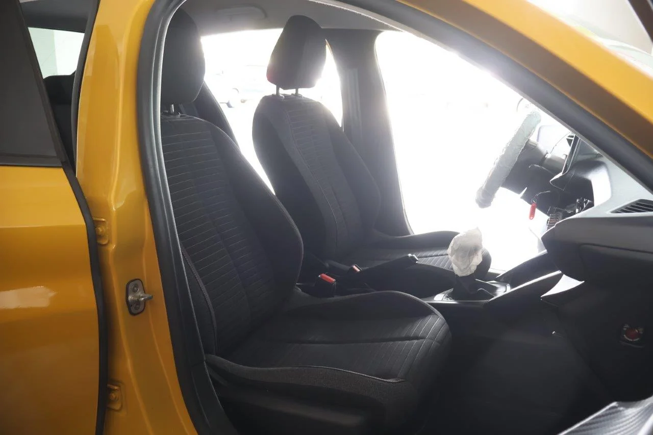 Peugeot 208 - View model 31