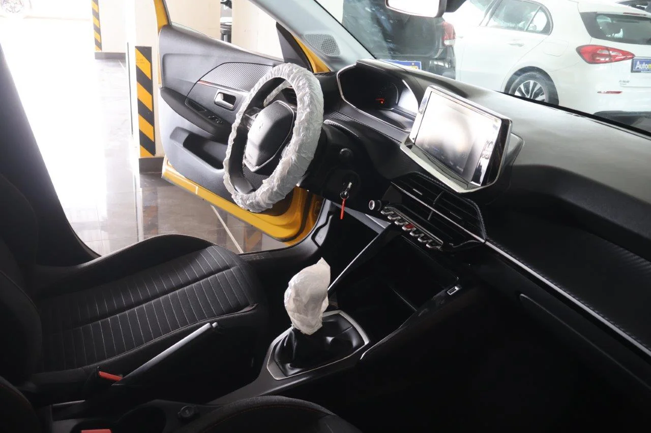 Peugeot 208 - View model 32