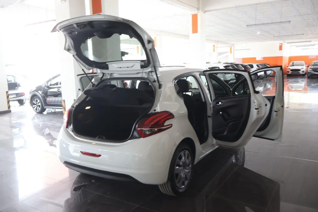 Peugeot 208 - View model 7