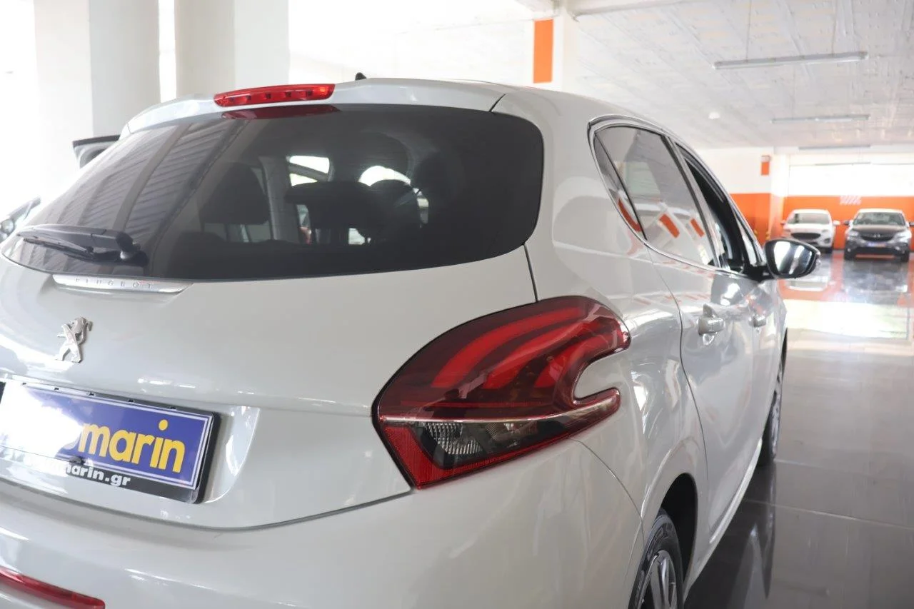 Peugeot 208 - View model 10