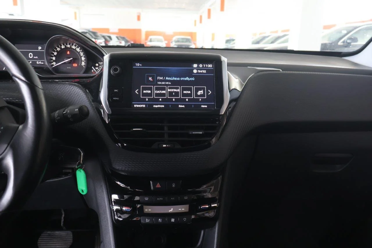 Peugeot 208 - View model 22