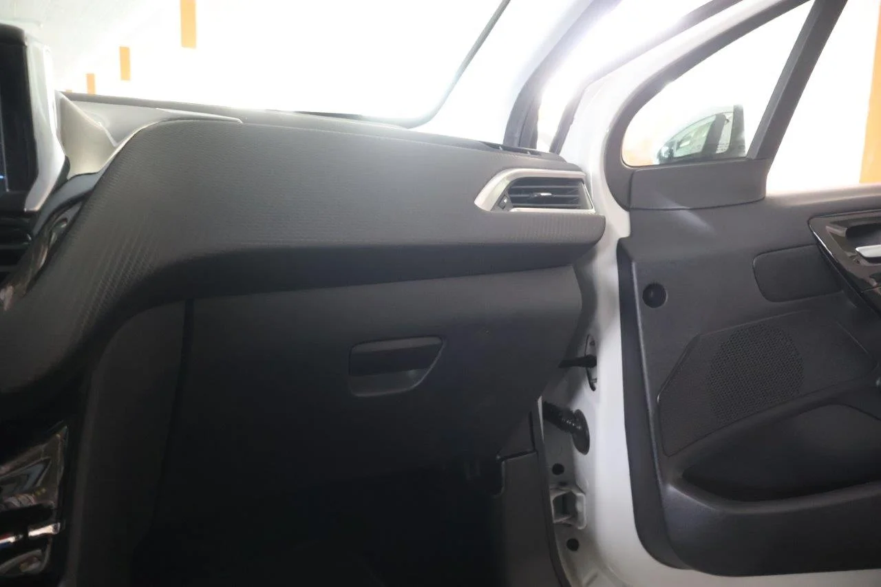 Peugeot 208 - View model 24
