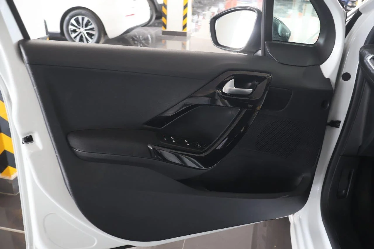 Peugeot 208 - View model 26