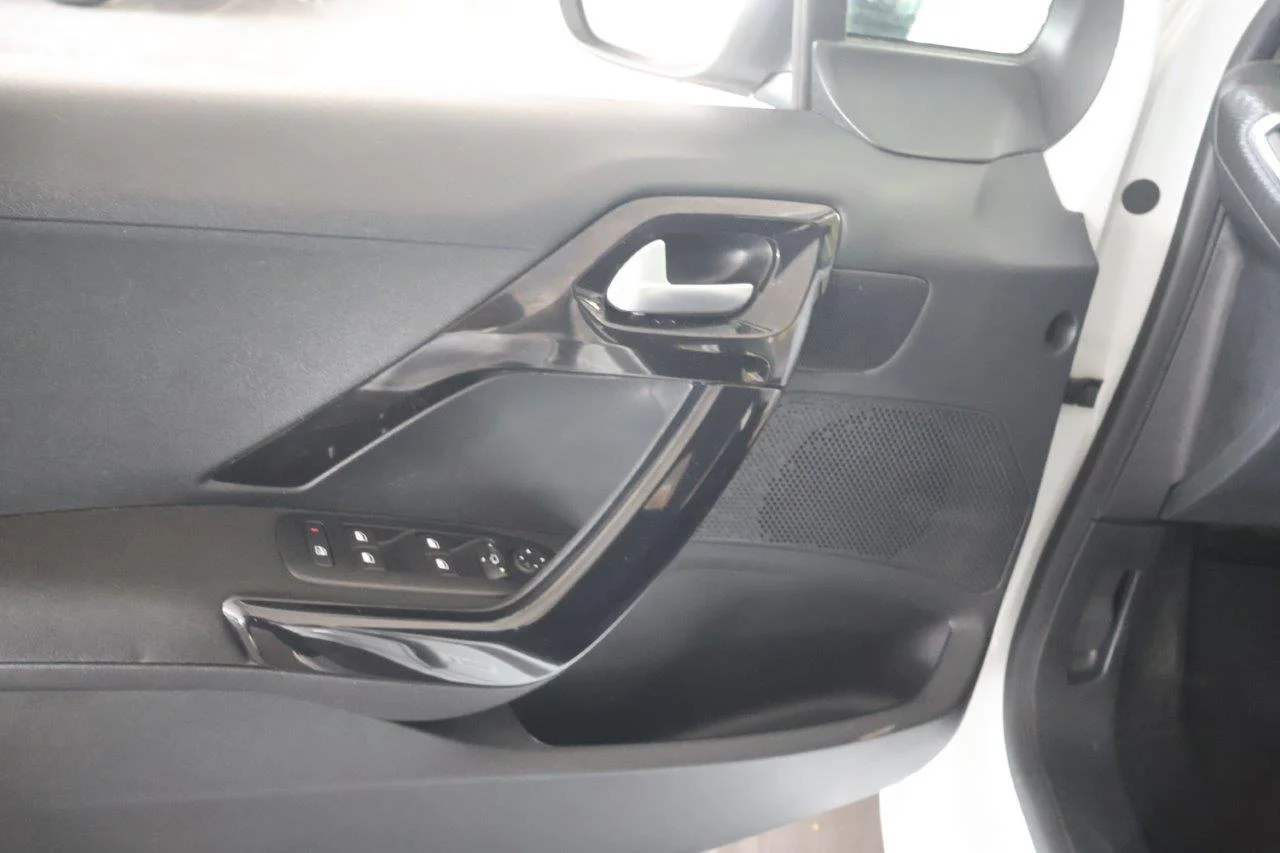 Peugeot 208 - View model 27