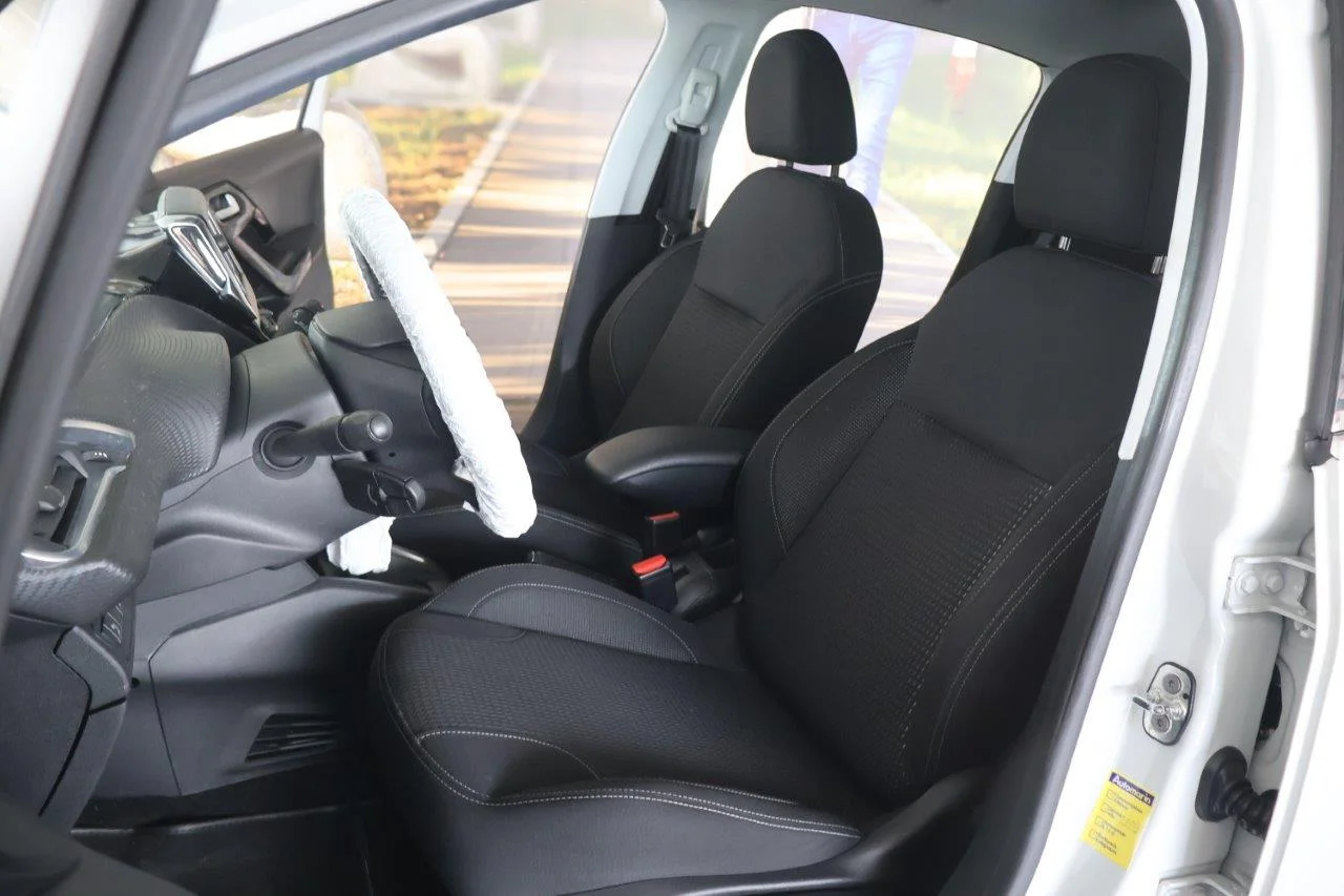 Peugeot 208 - View model 28