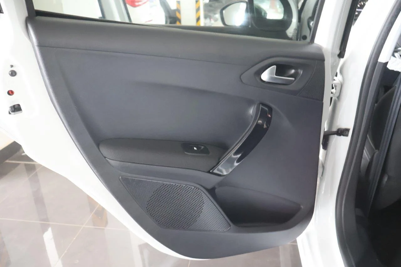 Peugeot 208 - View model 30