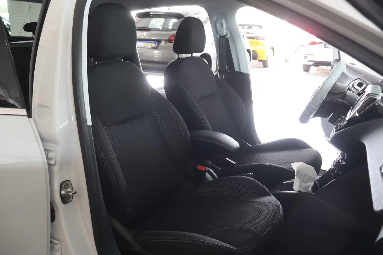 Peugeot 208 - View model 34