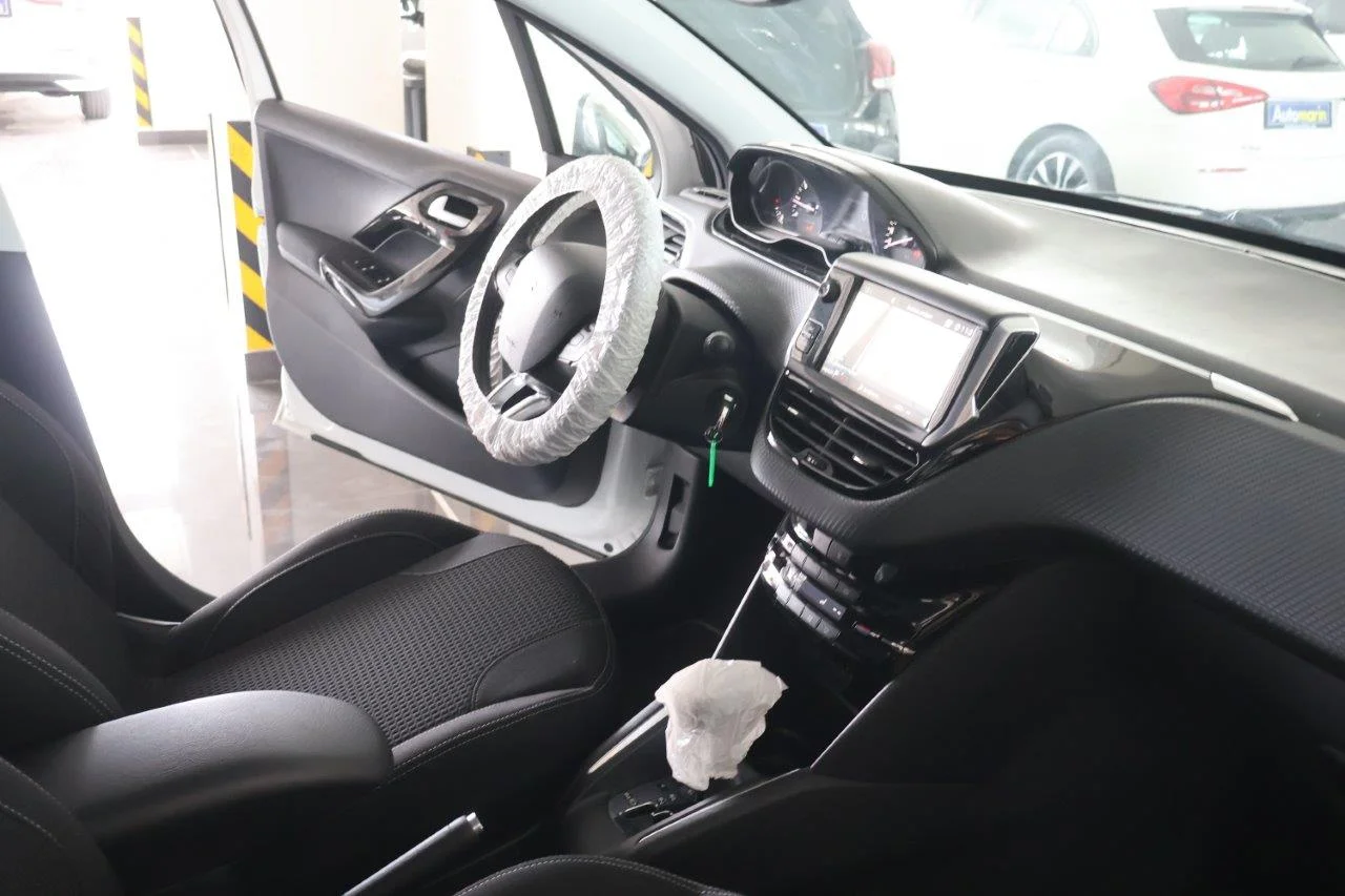 Peugeot 208 - View model 35