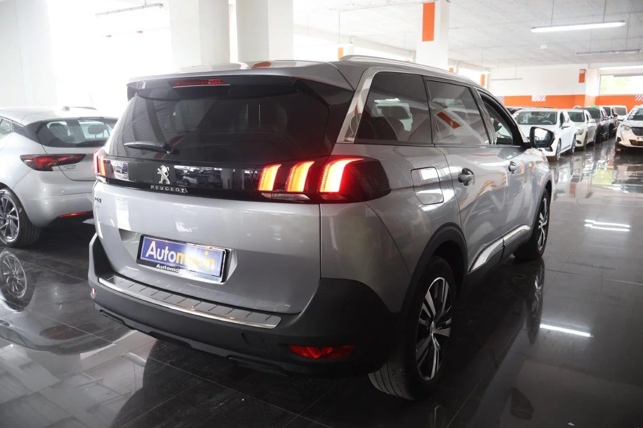 Peugeot 5008 - View model 6