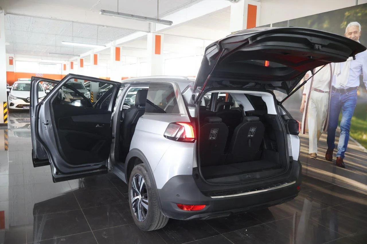 Peugeot 5008 - View model 7