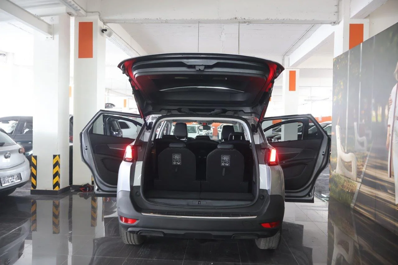 Peugeot 5008 - View model 8