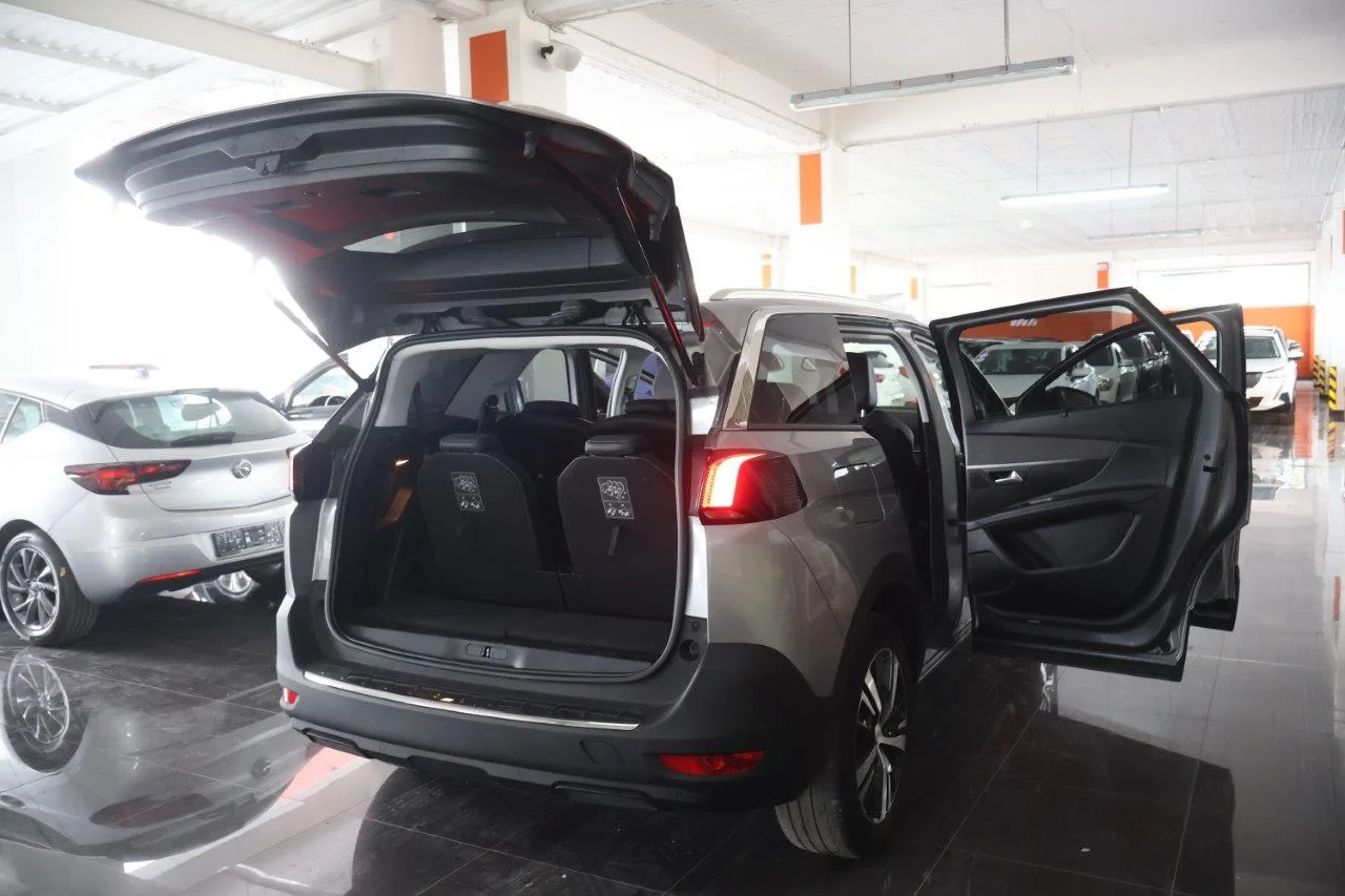 Peugeot 5008 - View model 9