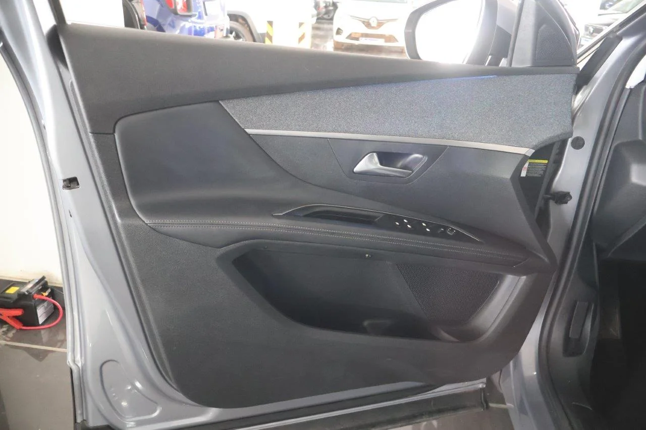 Peugeot 5008 - View model 24