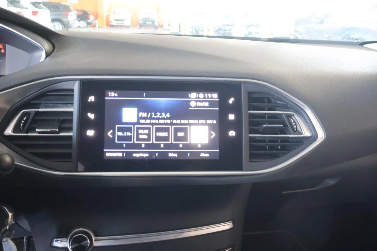 Peugeot 308 - View model 18