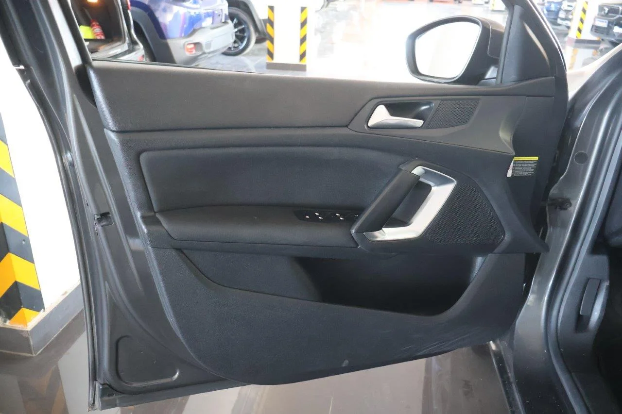 Peugeot 308 - View model 22