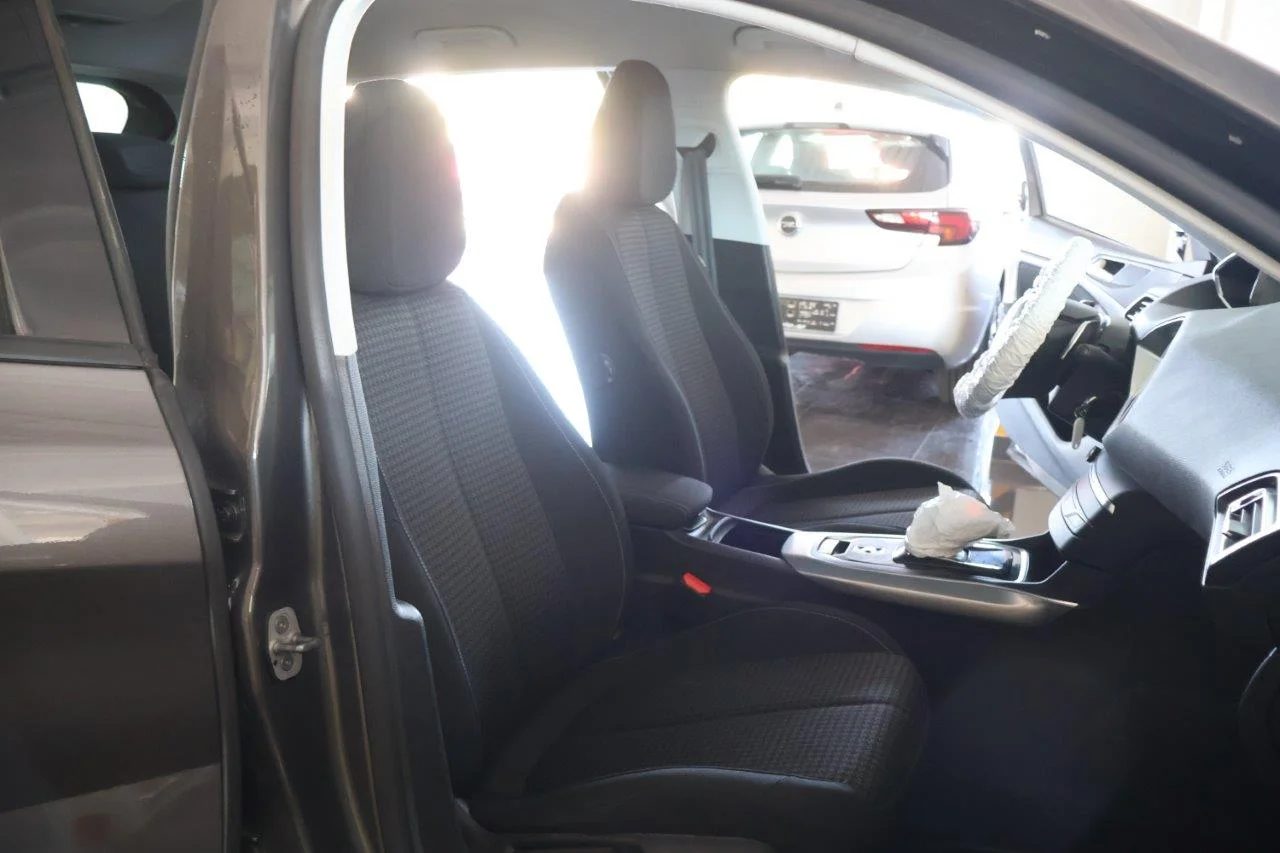 Peugeot 308 - View model 30