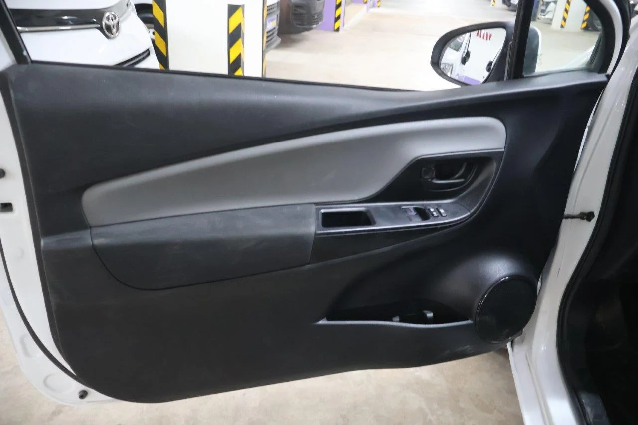 Toyota Yaris - View model 25