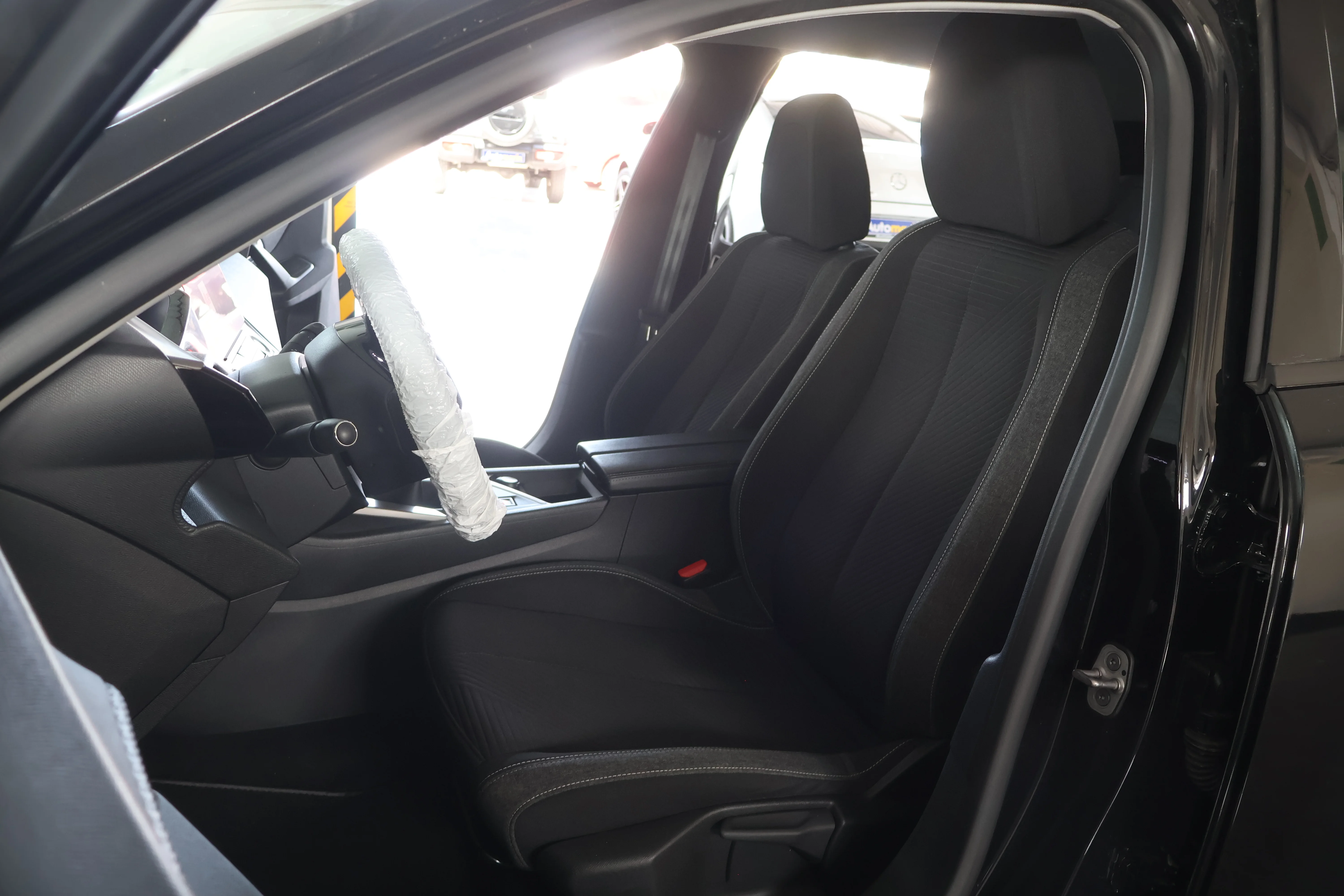 Peugeot 308 - View model 31