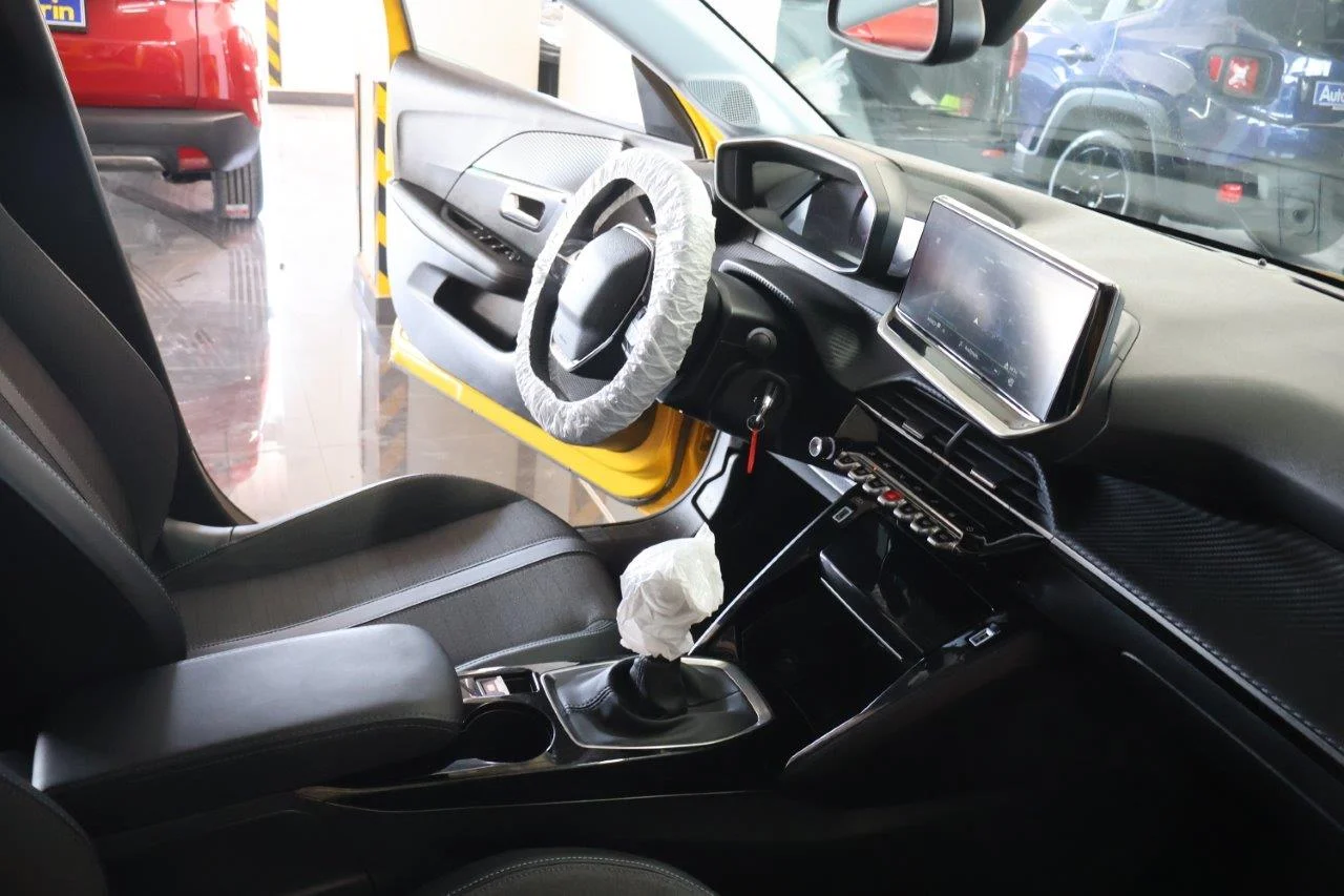 Peugeot 208 - View model 35