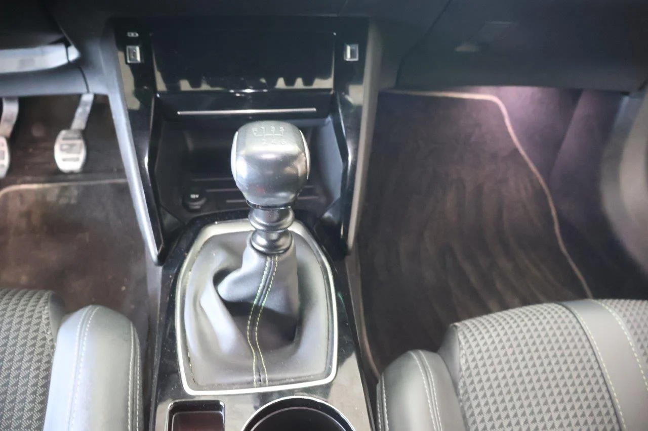 Peugeot 208 - View model 32