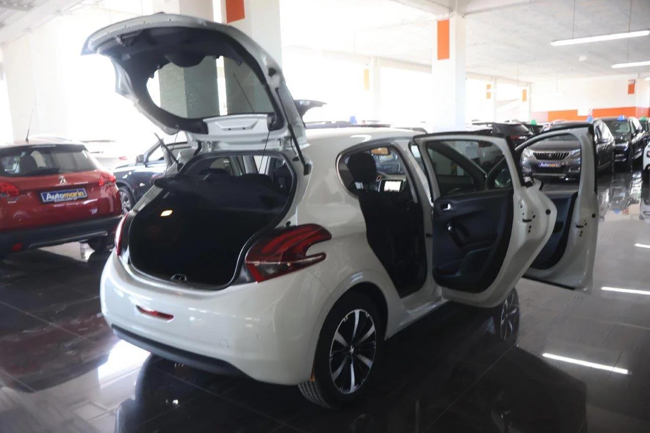 Peugeot 208 - View model 7