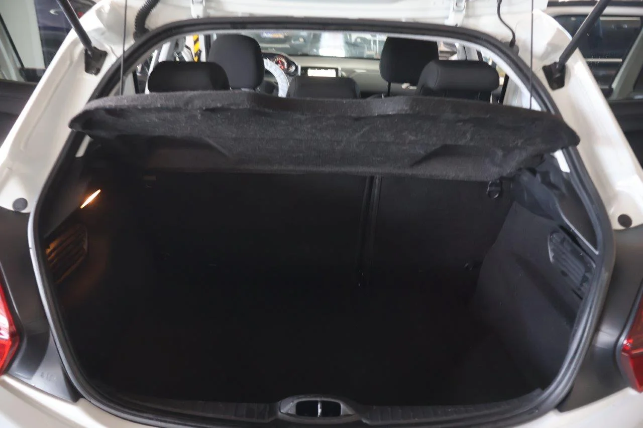 Peugeot 208 - View model 10