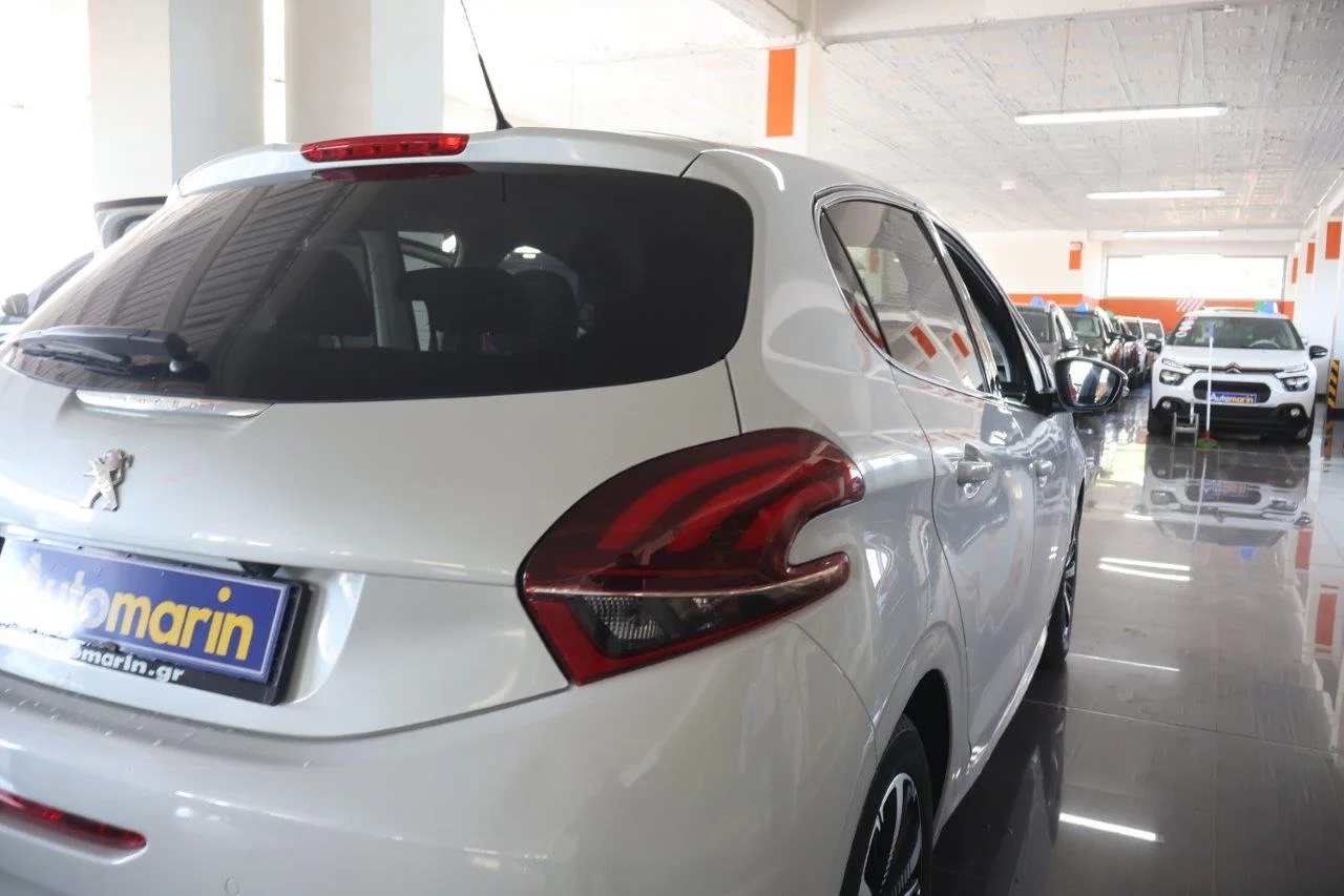 Peugeot 208 - View model 11