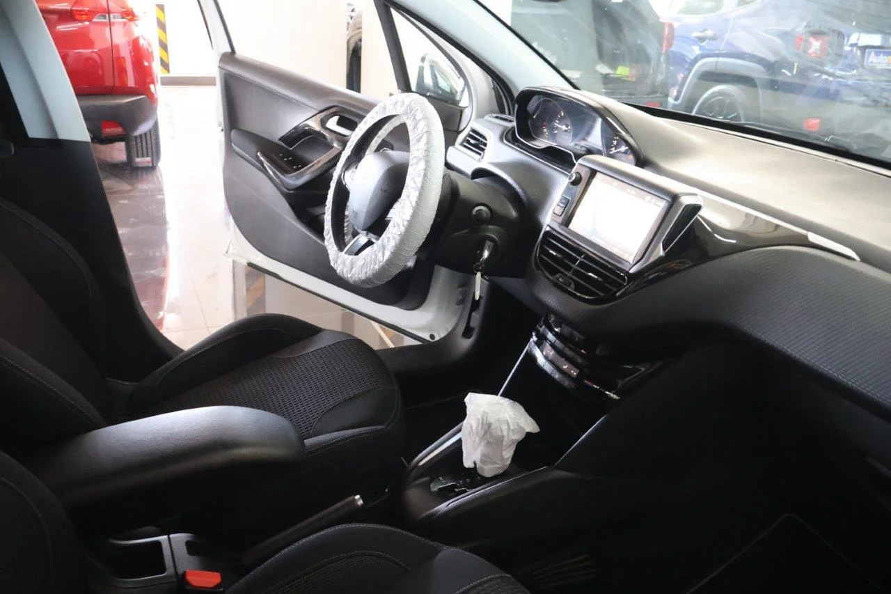 Peugeot 208 - View model 22
