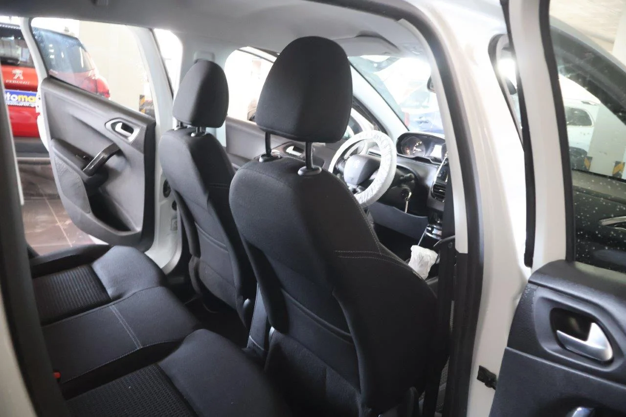 Peugeot 208 - View model 27
