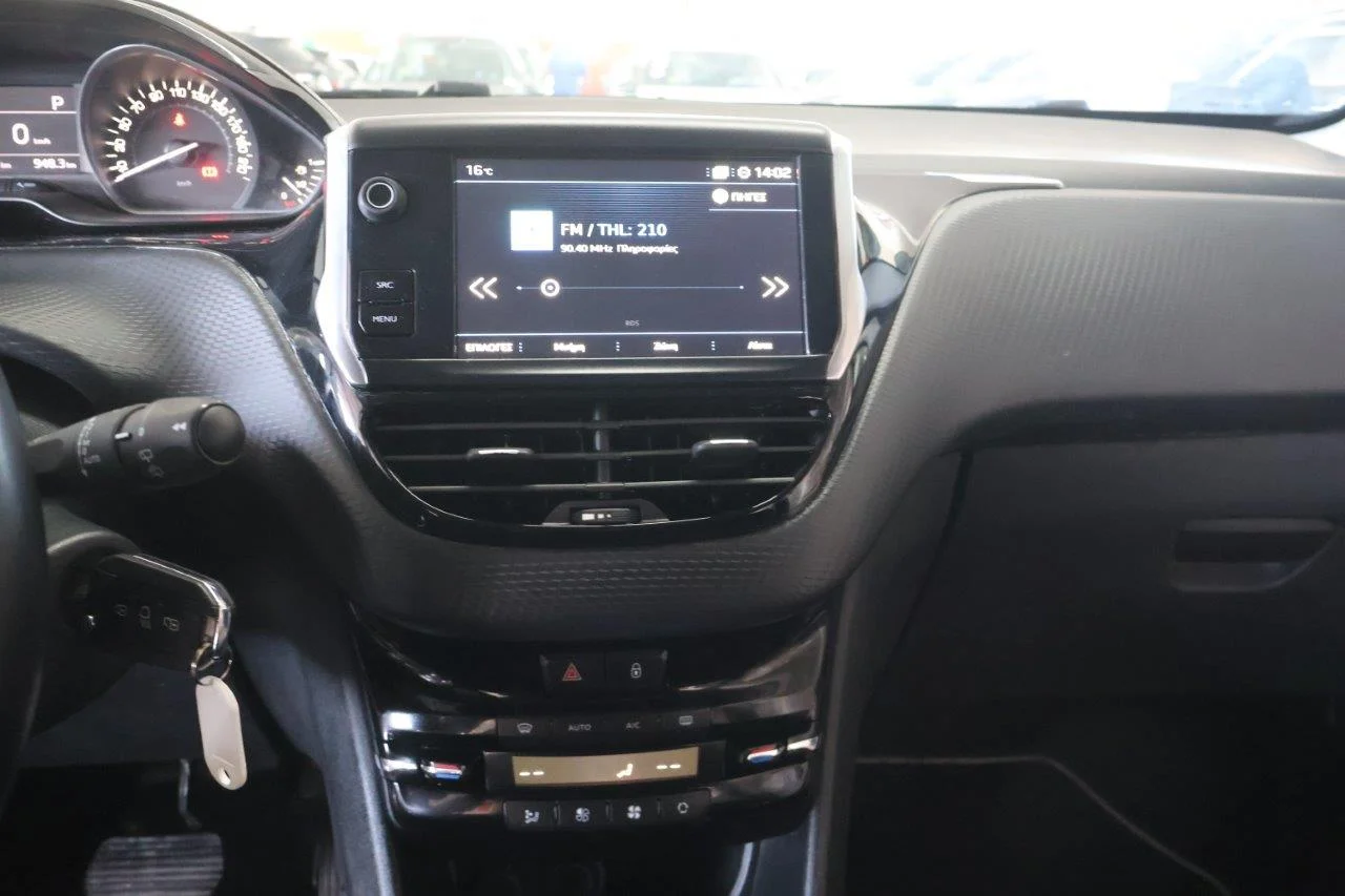 Peugeot 208 - View model 29
