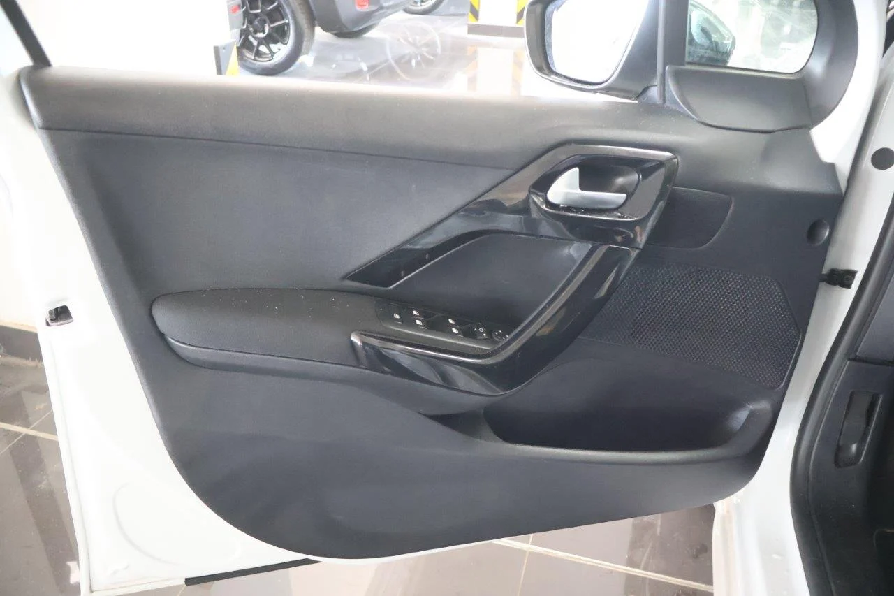 Peugeot 208 - View model 33